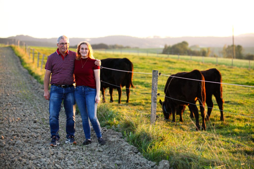 Familie Pumberger auf der Weide